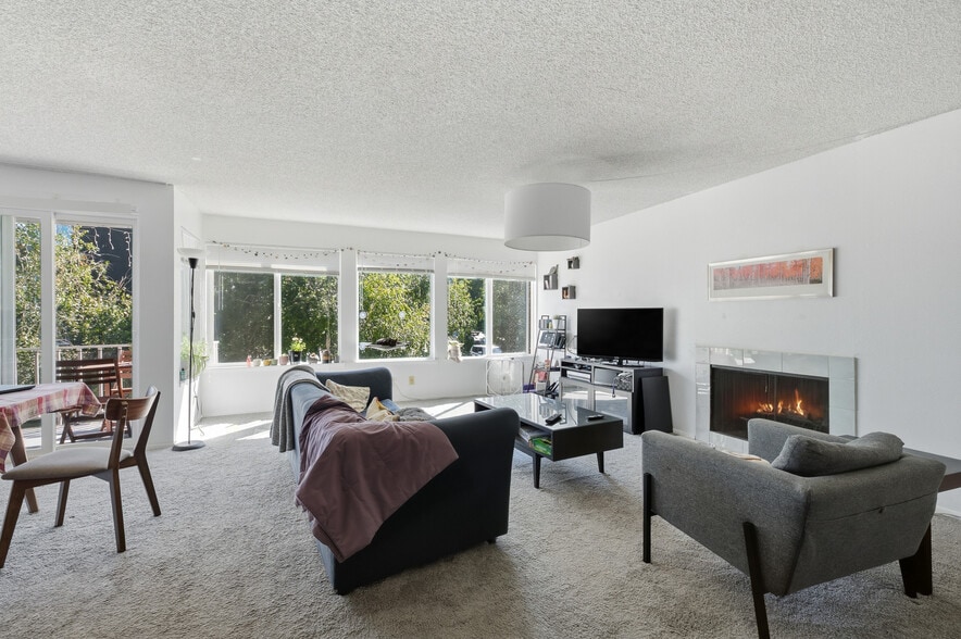 More Photos Of 3600 25th Ave W, Seattle Apartments For Sale