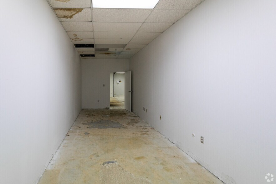 More Photos Of 6 Terri Ln, Burlington Light Distribution For Lease