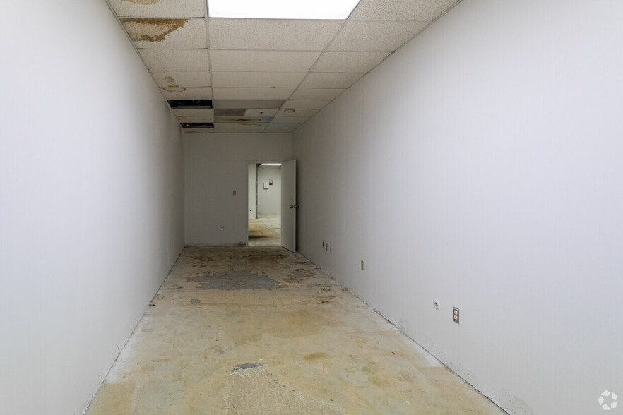More Photos Of 6 Terri Ln, Burlington Light Distribution For Lease