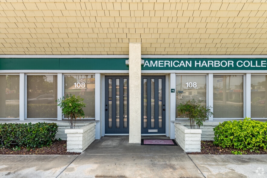 More Photos Of 2050 W Chapman Ave, Orange Medical For Lease