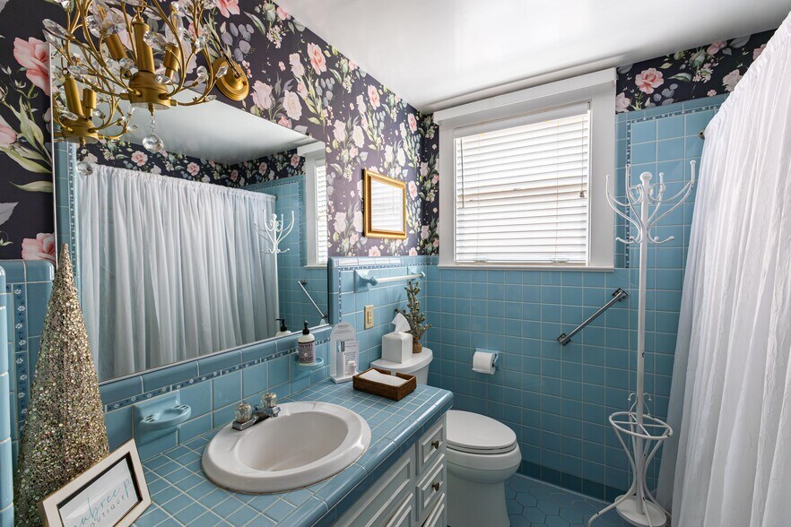 More Photos Of 808 Walker St, Columbia General Retail For Sale