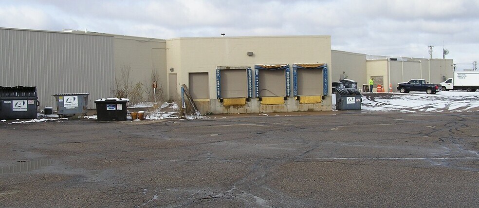More Photos Of 2111-2113 8th St S, Wisconsin Rapids General Retail For Lease