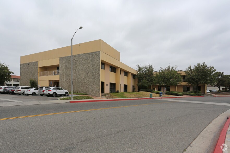 More Photos Of 2660 W Woodland Dr, Anaheim Office Residential For Lease
