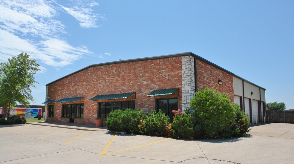 Primary Photo Of 1101-1105 S Fretz Ave, Edmond Manufacturing For Lease