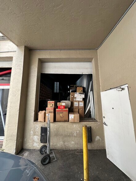 More Photos Of 10200 NW 25th St, Doral Light Distribution For Sale