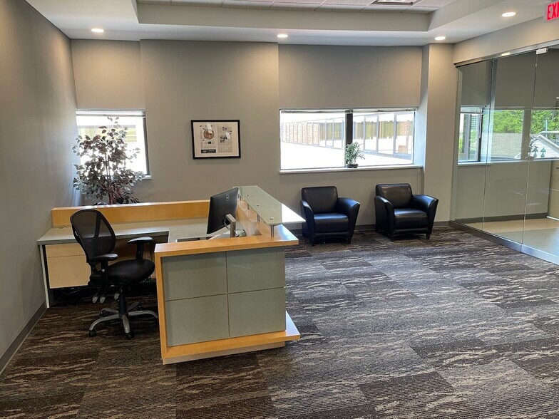 More Photos Of 1482 Erie Blvd, Schenectady Office For Lease