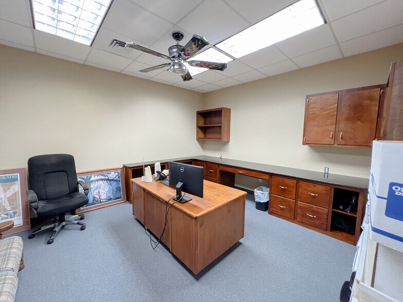 More Photos Of 17420 Highway 190 E, Hammond Showroom For Sale