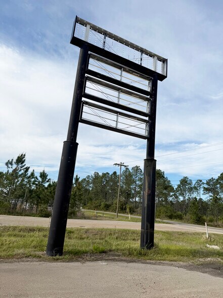 More Photos Of 9252 Canal Rd, Gulfport Industrial For Lease