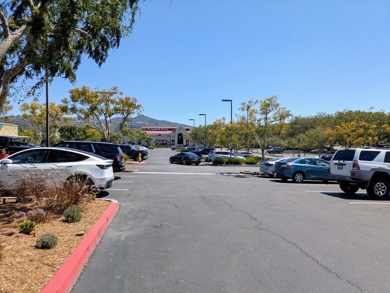 More Photos Of 157 N Twin Oaks Valley Rd, San Marcos General Retail For Lease