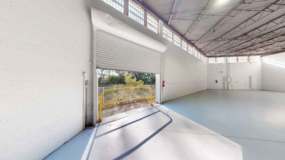 More Photos Of 16411 NW 8th Ave, Miami Distribution For Lease