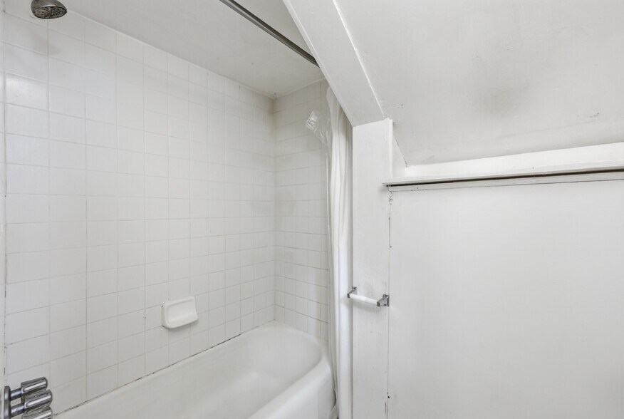 More Photos Of 50 Charlotte St, Saint Augustine Storefront Retail Office For Sale