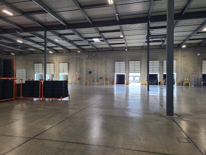 More Photos Of 4800 Distribution Way, Austin Warehouse For Lease