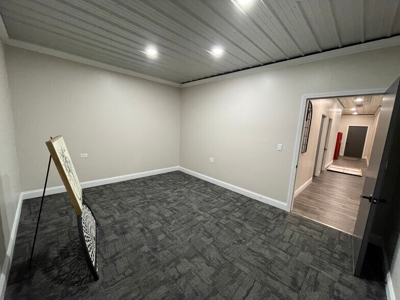 More Photos Of 1655 Plett Rd, Cadillac Office Residential For Lease