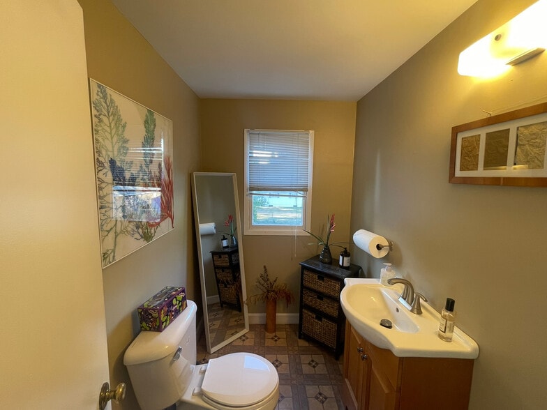 More Photos Of 620 W Commerce Rd, Commerce Township Medical For Sale