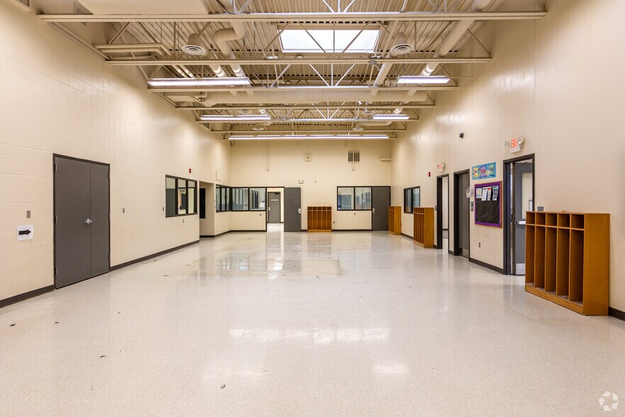 More Photos Of 132 1st Ave S, Motley Light Manufacturing For Sale