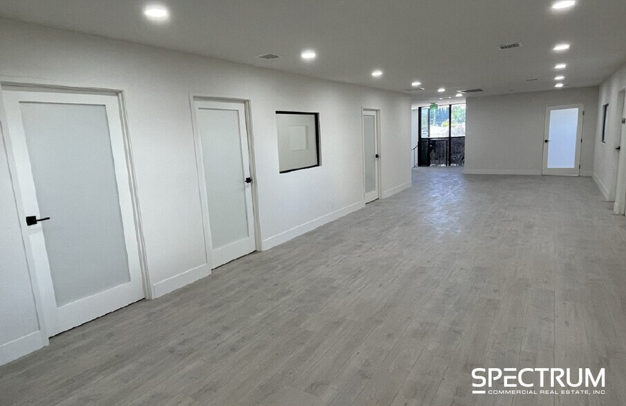 More Photos Of 23012 Ventura Blvd, Woodland Hills Loft Creative Space For Sale