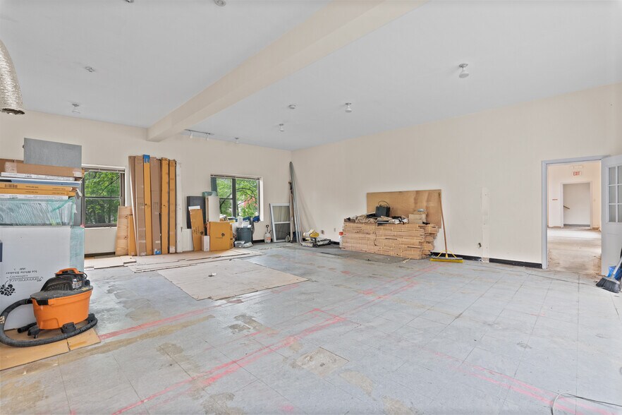 More Photos Of 15 Hamburg Tpke, Bloomingdale Office For Sale