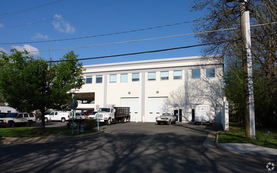 More Photos Of 2890 Emma Lee St, Falls Church Flex For Lease