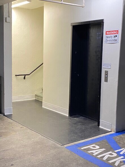 More Photos Of 3535 Cahuenga Blvd W, Studio City Storefront Retail Office For Lease