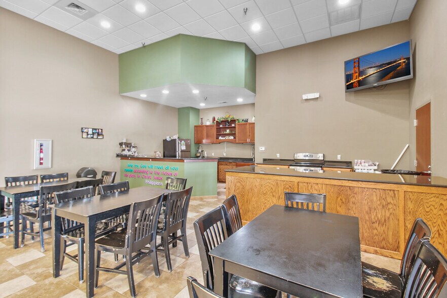 More Photos Of 300-314 E Main St, Parsons Freestanding For Sale