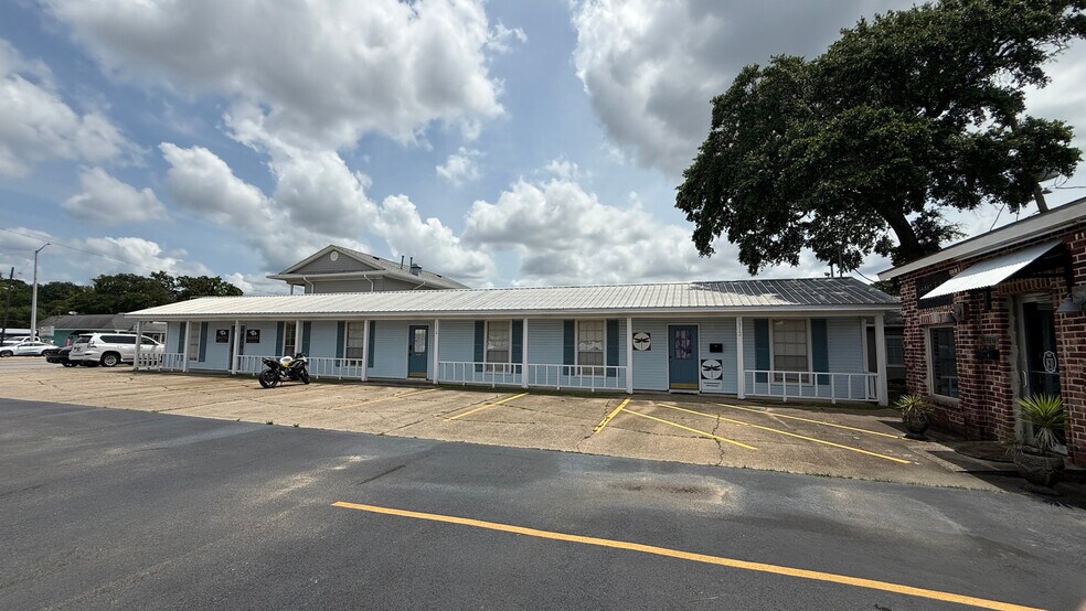 More Photos Of 1310 Bienville Blvd, Ocean Springs Office For Lease