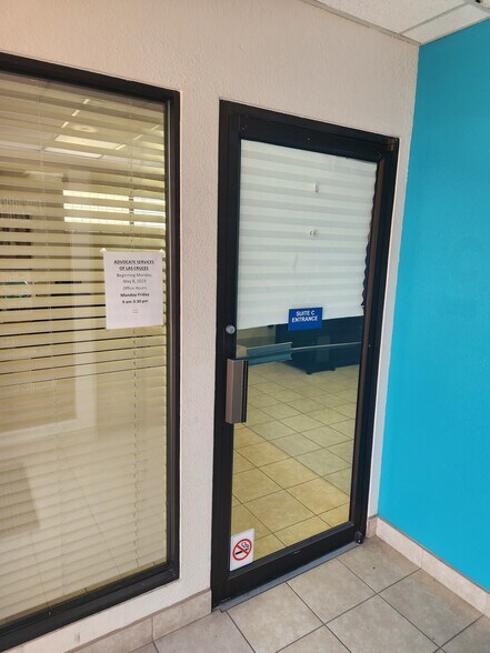 More Photos Of 1000 N Main St, Las Cruces General Retail For Lease