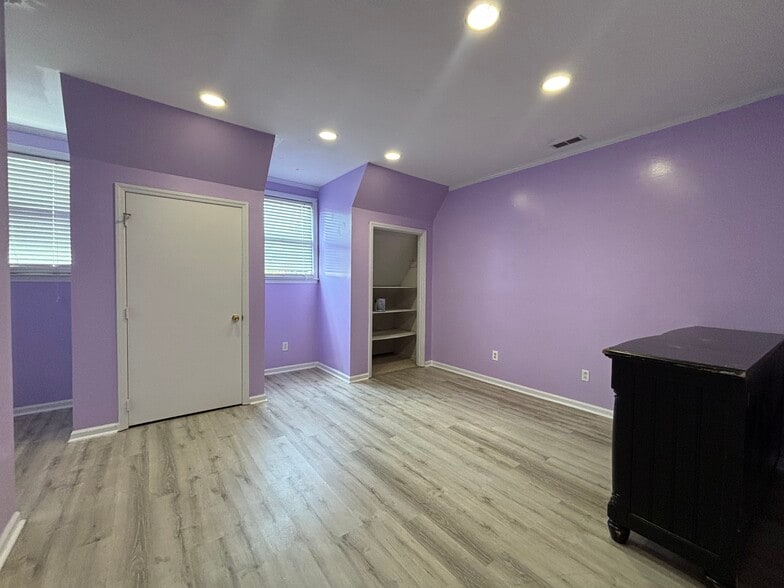 More Photos Of 1365 Westgate Center Dr, Winston-Salem Office For Sale