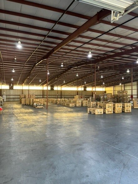 More Photos Of 4320 Wallace Rd, Lakeland Warehouse For Sale