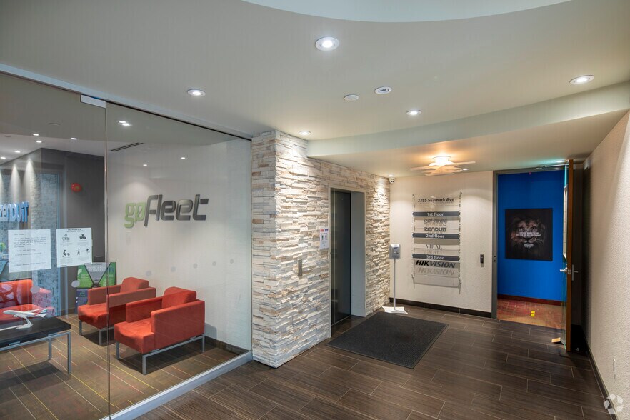 More Photos Of 2355 Skymark Ave, Mississauga Office For Lease