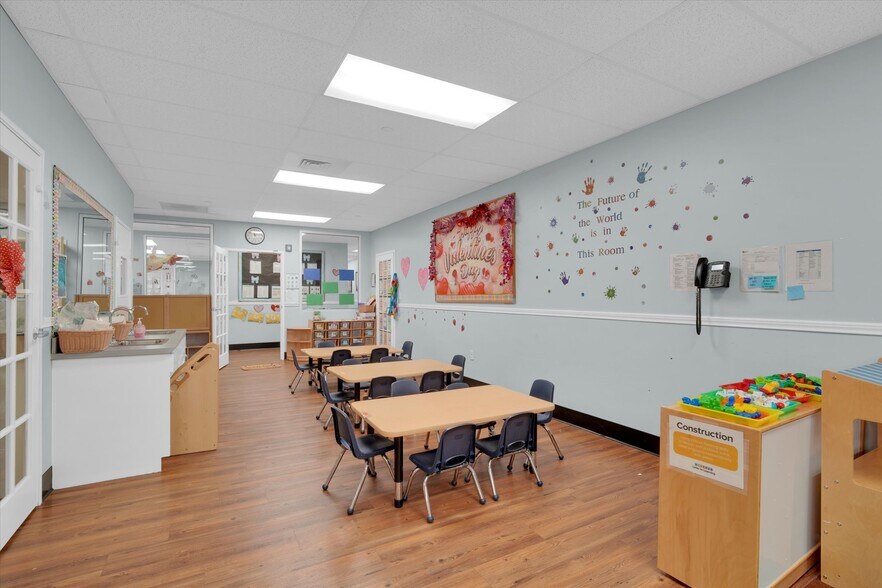 More Photos Of 20417 S University Blvd, Missouri City Schools For Lease