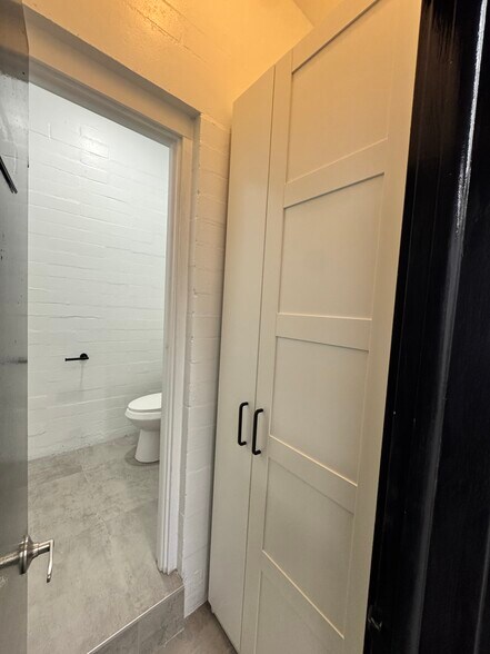 More Photos Of 419 Canal St, New Smyrna Beach Storefront Retail Office For Lease