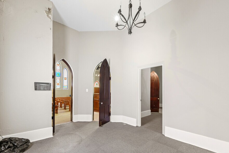 More Photos Of 311 17th St, Ashland Loft Creative Space For Sale