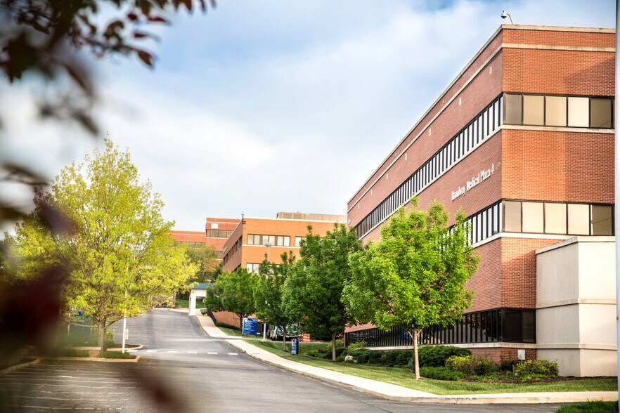 More Photos Of 1705 E Broadway, Columbia Medical For Lease