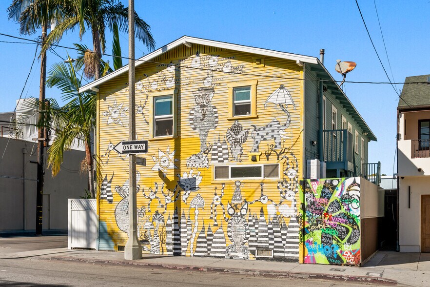 More Photos Of 2008-2020 Strongs Dr, Venice Apartments For Sale