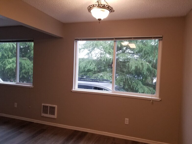 More Photos Of 4700 Falls View Ave, West Linn Apartments For Sale