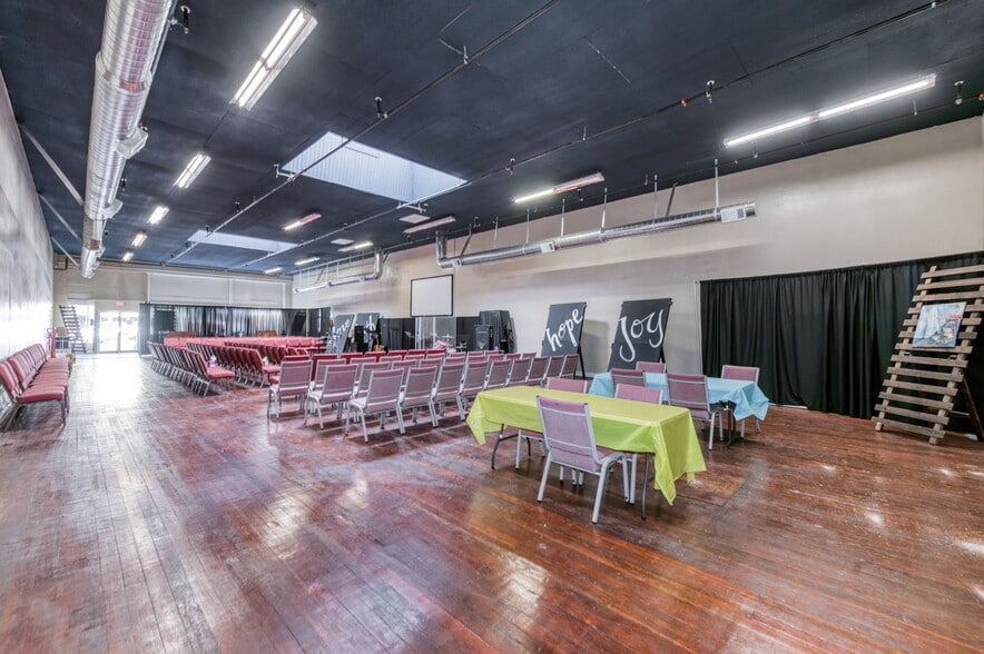 More Photos Of 137 N L St, Dinuba Storefront Retail Residential For Sale