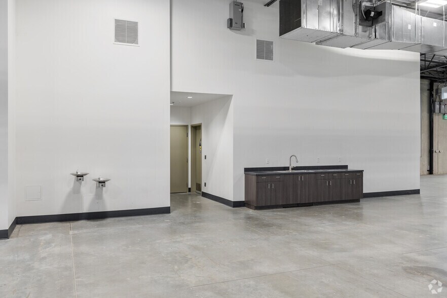 More Photos Of 5801 Van Allen Way, Carlsbad Warehouse For Sale