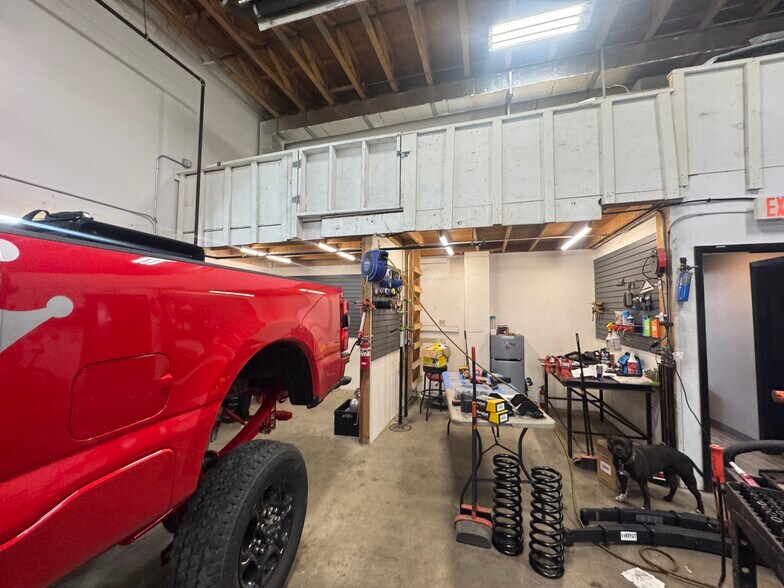 More Photos Of 7439 Old Seward Hwy, Anchorage Storefront Retail Office For Lease