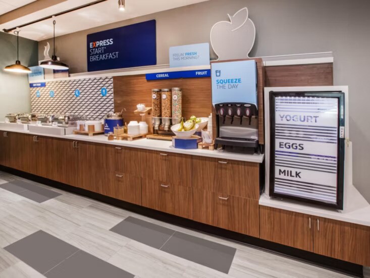 More Photos Of 19040 Evans St, Elkhorn Hotel For Sale