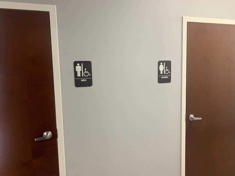 More Photos Of 16325 Northcross Dr, Huntersville Office For Lease