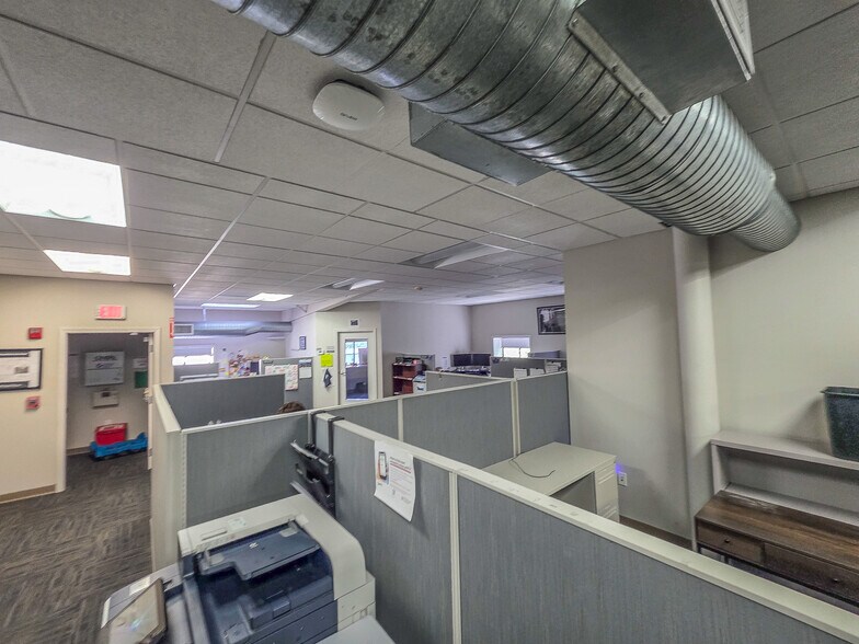 More Photos Of 86 Tide Mill Rd, Hampton Warehouse For Lease