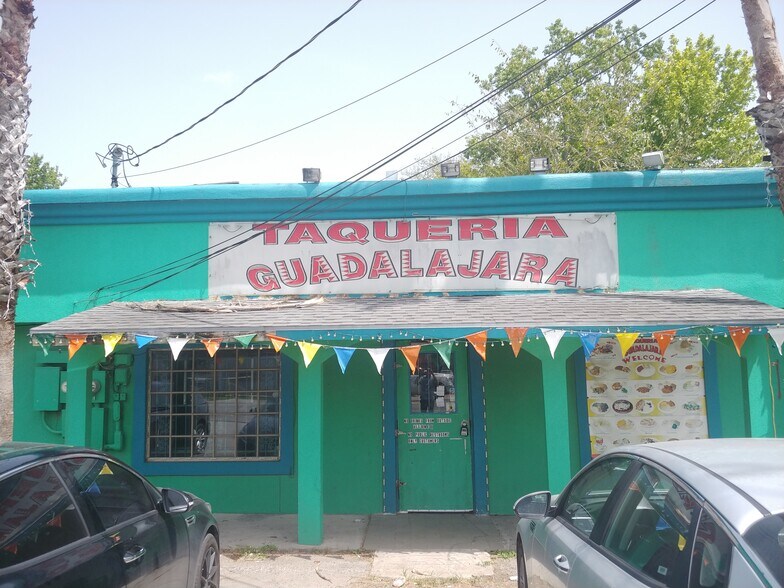 More Photos Of 127-129 Grand Ave, Bacliff Restaurant For Lease