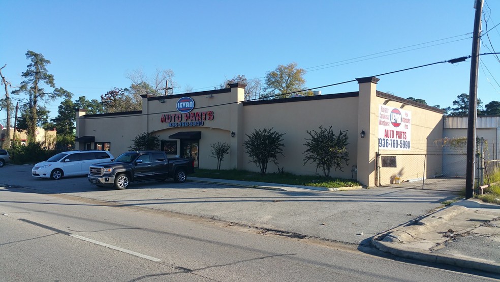 Primary Photo Of 2004 N Frazier St, Conroe Showroom For Lease