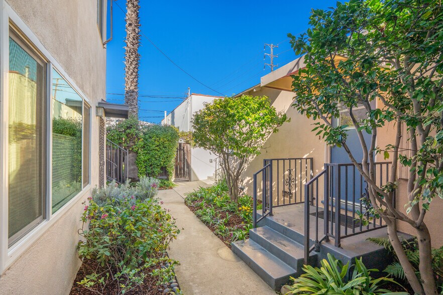 More Photos Of 2332 20th St, Santa Monica Apartments For Sale
