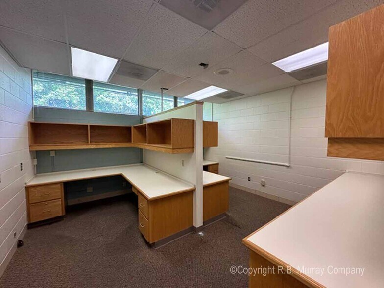 More Photos Of 1730 E Portland St, Springfield Medical For Sale