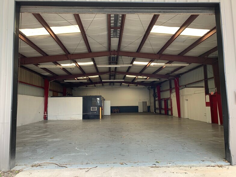 More Photos Of 425 Barry St, Orlando Warehouse For Sale