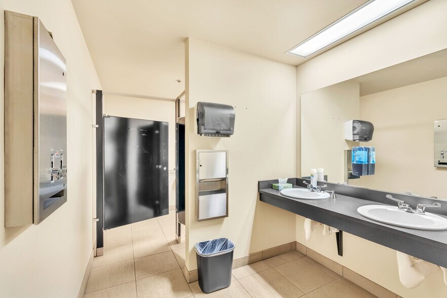 More Photos Of 2170-2180 Victor Pl, Colorado Springs Warehouse For Sale