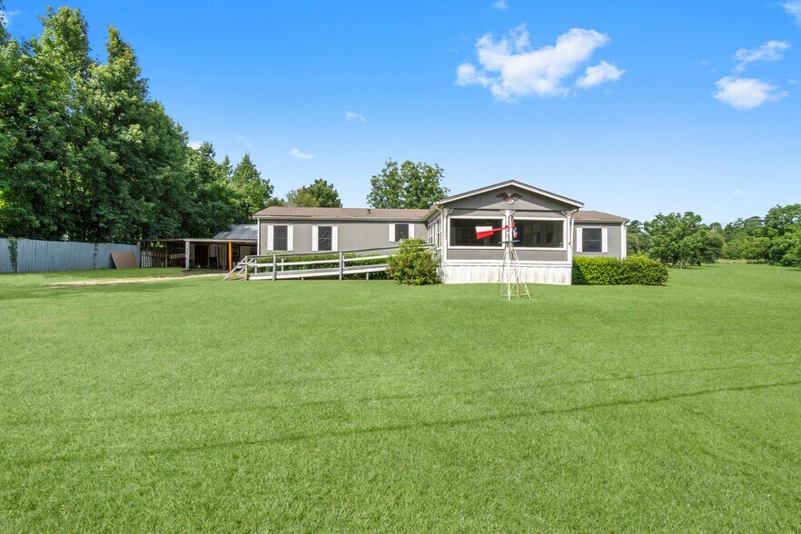 More Photos Of 3318 SH-146S, Livingston Mixed Retail For Sale