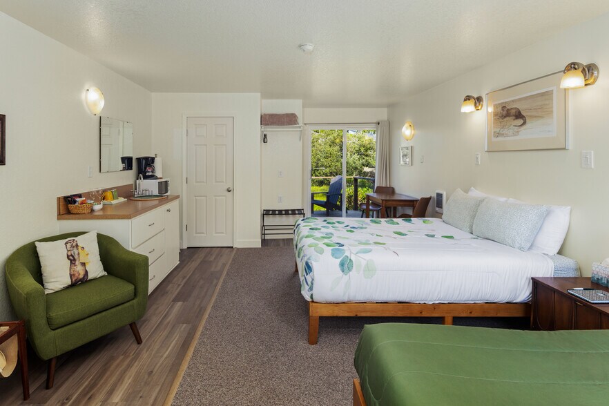 More Photos Of 580 Marine Dr, Wheeler Hotel For Sale