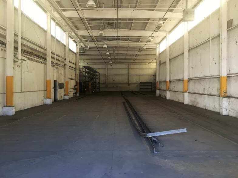 More Photos Of 195 Lisle Industrial Ave, Lexington Warehouse For Lease